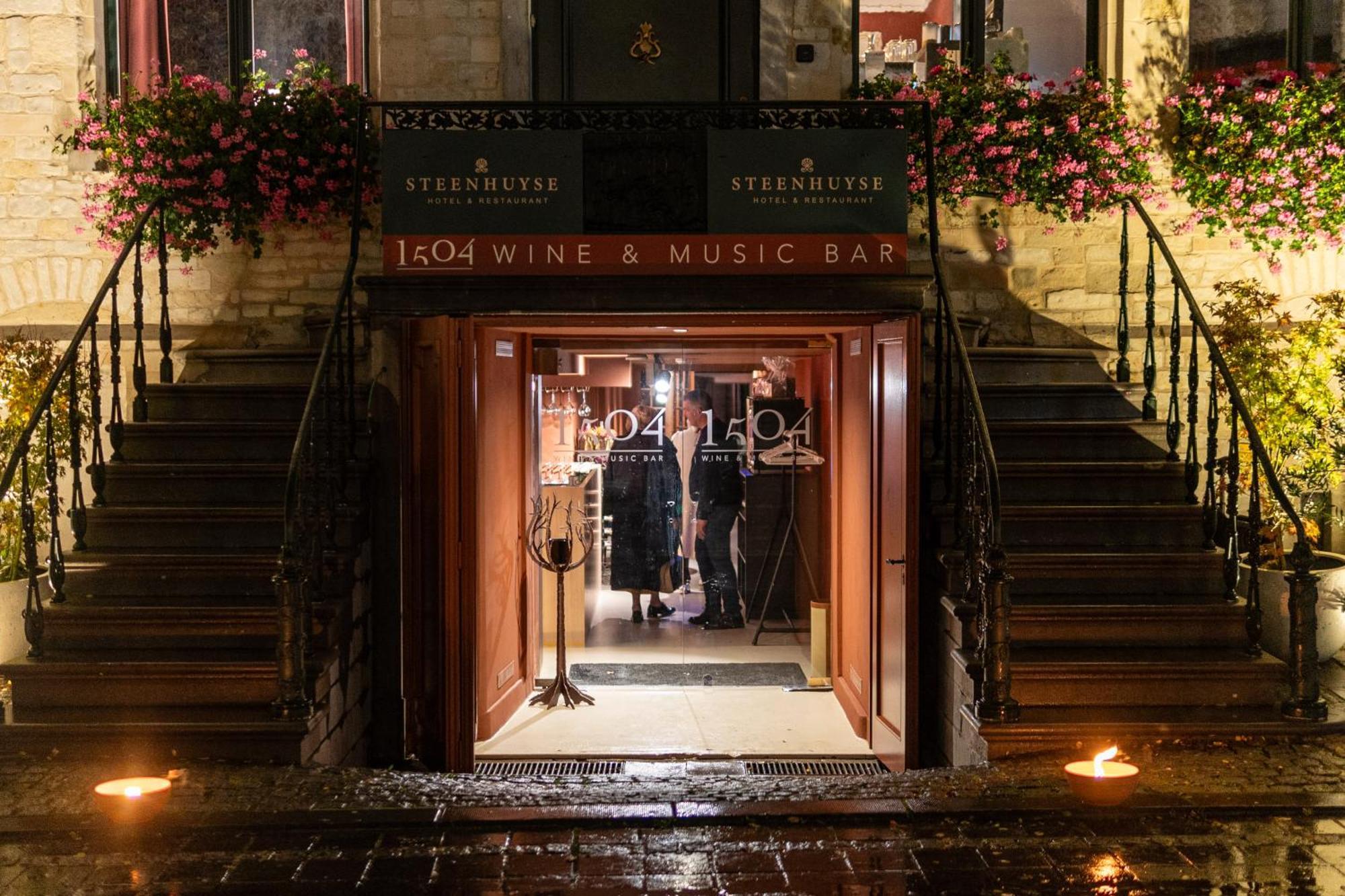 Hotel Restaurant Steenhuyse Oudenaarde Bagian luar foto